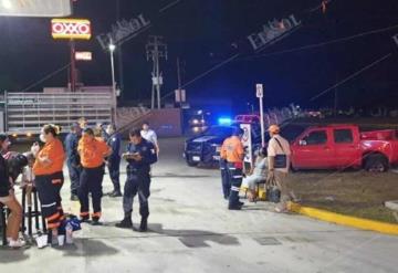 Tráiler embiste a camioneta sobre la carretera Villahermosa Cárdenas