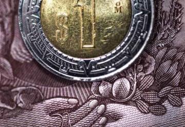 Por temor a nueva variante covid cae peso al peor nivel en 14 meses