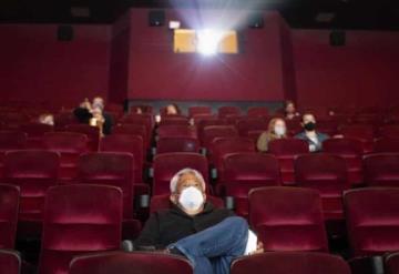 En Perú dividen a población vacunada y no vacunada a la entrada de salas de cines