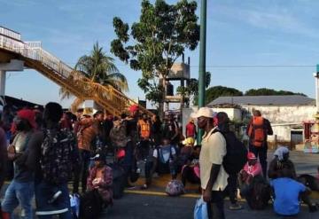 Migrantes exigen al INM autobuses para transportarse a otros estados