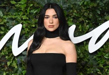 Dua Lipa demuestra cómo un vestido negro define la elegancia discreta