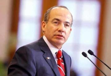 Felipe Calderón se queja en redes por no poder bajar su certificado Covid