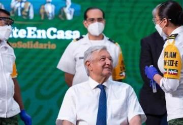 Recibe AMLO vacuna de refuerzo anti covid