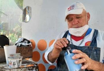 Don Carlos lleva 50 años trabajando sin recibir aguinaldo