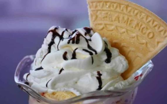 Cóctel de helado con oblea