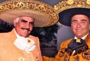 Vicente Fernández se encuentra en estado grave, informa su hijo; reza por su padre