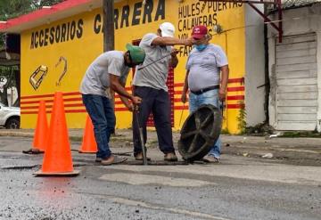 Desasolvan alcantarillas de colonias