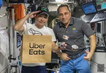 Uber Eats realiza primera entrega de comida en el espacio