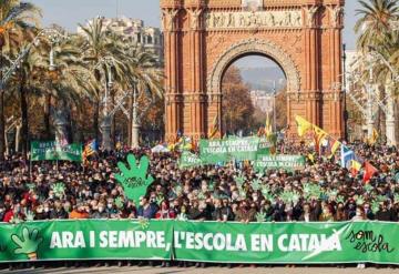 Protestan en Barcelona en defensa de su modelo lingüístico en "escuela catalana"