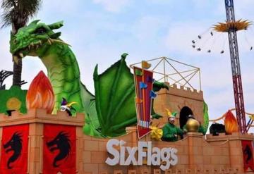 Tras polémica, Six Flags elimina política que prohibía a visitantes ser demasiado afectuosos