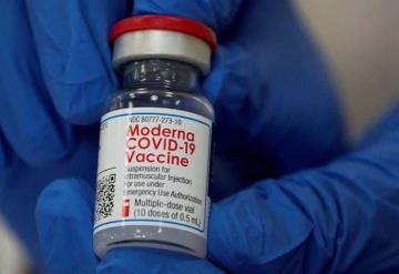 Aplicarán vacuna de refuerzo a docentes a partir del 8 de enero