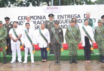 Entregan condecoración Miguel Hidalgo a militares y civiles por su apoyo en la emergencia sanitaria