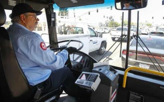 Suspenden a conductor de autobús por no llevar a personas sin cubrebocas