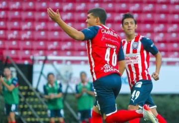 Chevy Martínez dio asistencia en la victoria del Tapatío 2-0 a Dorados de Sinaloa en la fecha dos de la Liga Expansión MX