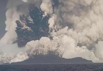 Erupción de volcán submarino provocó un tsunami en costas de Tonga