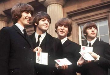 Fans despiertan a The beatles