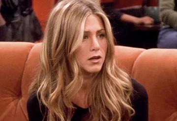 Jennifer Aniston luce sus piernas tonificadas en Hawái