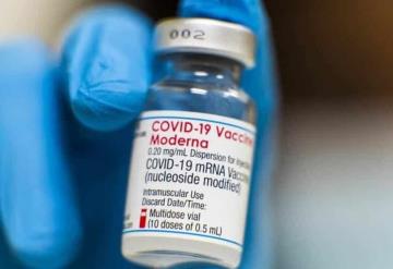 Vacuna Moderna es más efectiva que Pfizer para prevenir hospitalizaciones, revela estudio