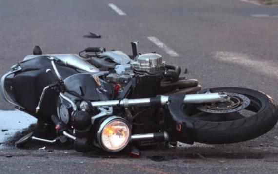 Motociclista que escapaba chocó y el accidente se transmitió en vivo en E.U.