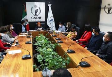 Cesan a oficial mayor de la CNDH que agrede y llama maricón a víctima de tortura