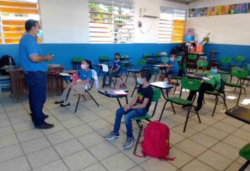 Regresan alumnos de nivel básico a clases