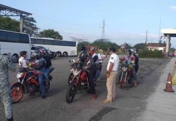 Localiza Instituto Nacional de Migración a ocho personas migrantes originarias de Cuba trasportadas en motocicletas