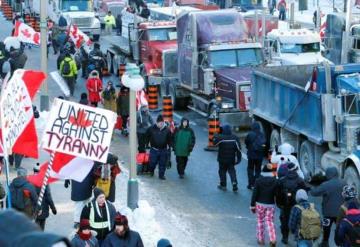 Protestan contra la obligatoriedad de la vacuna para los camioneros que cruzan la frontera entre Estados Unidos y Canadá