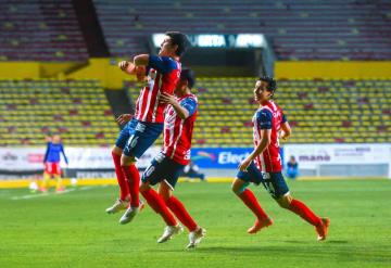 Sebastián "Chevy" Martínez la dio la victoria a Chivas ante Atlético Morelia