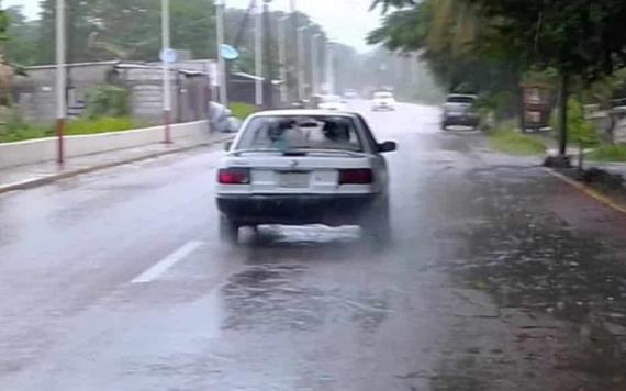 PEC exhorta a conductores a manejar precaución por lluvias