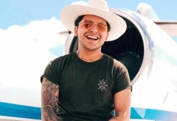 Christian Nodal sorprende en redes con nuevos tatuajes en su rostro