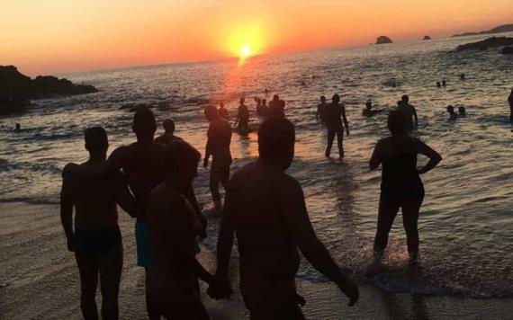 Habitantes y autoridades regularán el nudismo en playas de Oaxaca