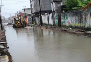 Denuncian mala calidad en obras de drenaje de aguas negras en Jalpa de Méndez