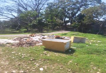 Laguna La Encantada es usada como depósito de basura