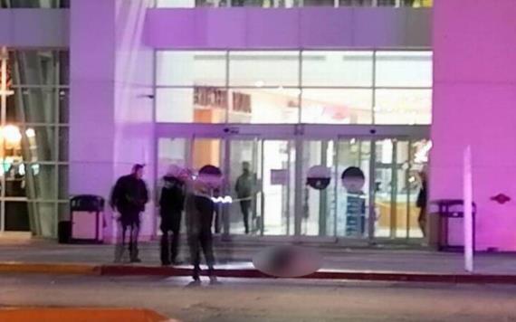 Asesinan a mujer frente a plaza comercial de Ciudad Juárez