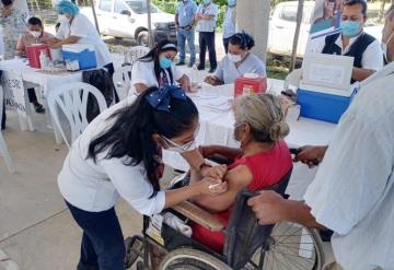 Aplican refuerzo y segunda dosis para Covid, en Jonuta