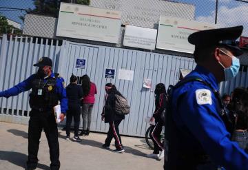 Tras caso de menor que se disparó en escuela, regresaría protocolo de revisión en escuelas de CDMX