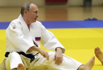 Federación Internacional de Judo suspende a Putin como presidente honorario