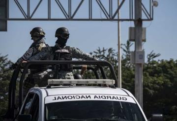 Elementos con uniforme de la Guardia Nacional golpean a hombre y manosean a mujer en Ecatepec