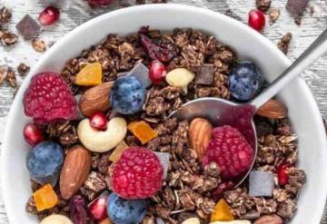 Granola de nueces y frutos rojos