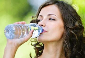 Razones por las que beber agua es más importante que nunca