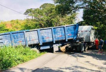 Góndola provoca cierre del paso vehicular en la carretera Tacotalpa-Tapijulapa