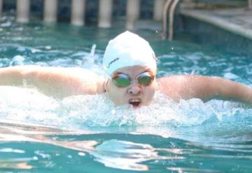 La nadadora comalcalquense, Naomi Somellera tuvo buena participación en la Serie Mundial en Italia