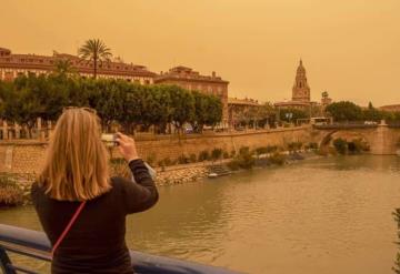 Polvo del Sahara, tiñe el cielo de naranja en España