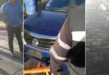 Sujeto cachetea a policía de tránsito de San Luis Potosí luego de inmovilizar su auto