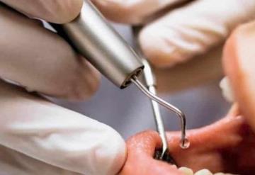 Dentista dañaba los dientes de sus pacientes para seguir atendiéndolos