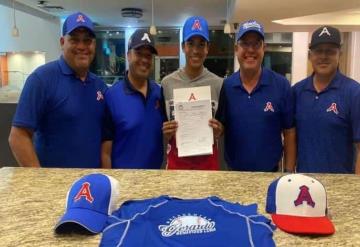 Daniel Olmos, pitcher tabasqueño es protegido por Acereros de Monclova