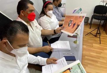 Militantes del PRI participan como jurado en el primer concurso de carteles “Reyes Heroles”