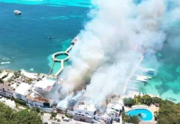 Incendio en delfinario de Isla Mujeres consume varias palapas