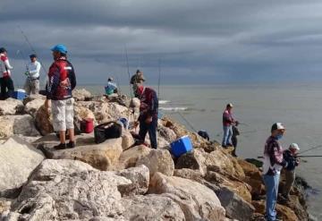 Se lleva a cabo torneo de pesca en Paraíso