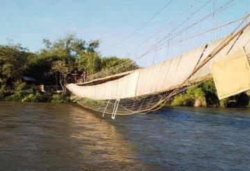 Se desploma puente colgante en Las Choapas Veracruz; se reporta un herido